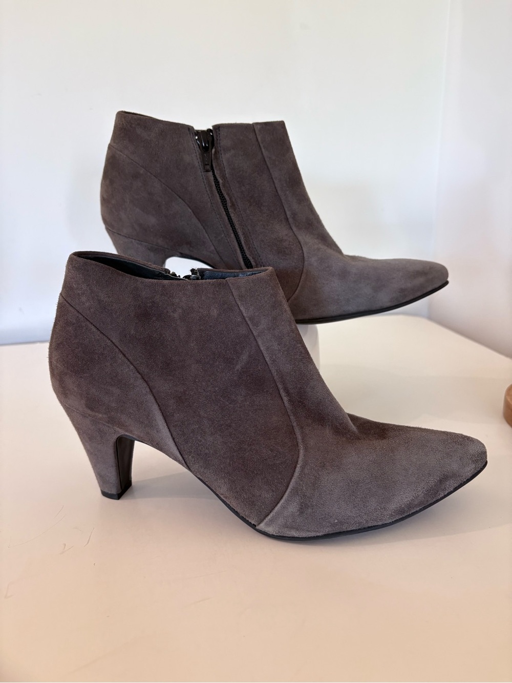 PAUL GREEN Tatum Gray Suede Pointy Toe Ankle Bootie US 9/UK 6.5 Elegant Wore 2X